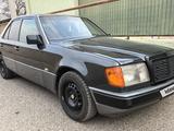 Mercedes-Benz E 200 1992 года за 1 700 000 тг. в Абай (Келесский р-н) – фото 4