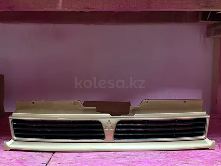 Решетка радиатора Mitsubishi Space Wagon (1992-1996) за 9 000 тг. в Астана