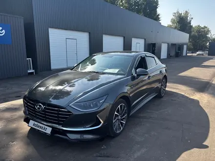 Hyundai Sonata 2022 года за 9 099 225 тг. в Алматы