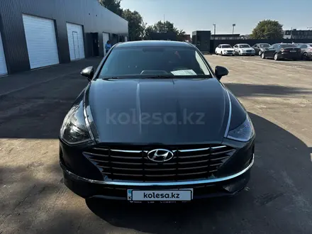 Hyundai Sonata 2022 года за 9 099 225 тг. в Алматы – фото 2
