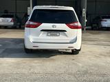 Toyota Sienna 2015 года за 7 600 000 тг. в Кентау – фото 2