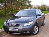 Toyota Camry 2006 года за 5 650 000 тг. в Уральск – фото 2