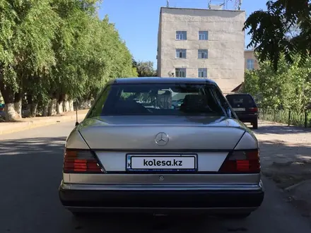 Mercedes-Benz E 220 1993 года за 1 600 000 тг. в Кызылорда – фото 8