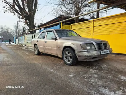 Mercedes-Benz E 230 1988 года за 890 000 тг. в Алматы