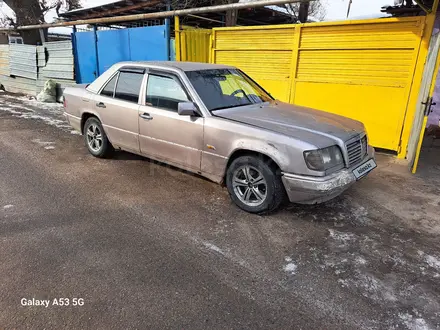 Mercedes-Benz E 230 1988 года за 890 000 тг. в Алматы – фото 3