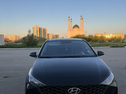 Hyundai Accent 2022 года за 10 000 000 тг. в Актобе – фото 3