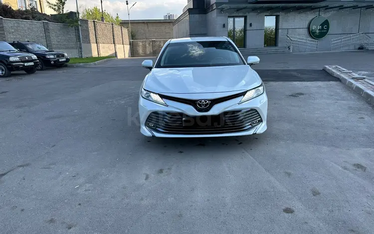 Toyota Camry 2019 года за 18 500 000 тг. в Алматы