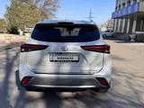 Toyota Highlander 2023 года за 28 300 000 тг. в Тараз – фото 2