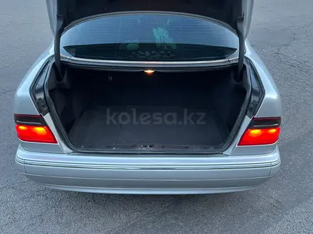 Mercedes-Benz E 320 2000 года за 4 500 000 тг. в Алматы – фото 13