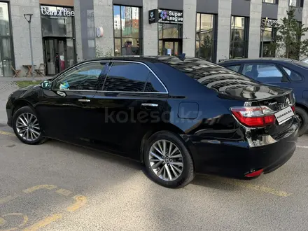 Toyota Camry 2017 года за 11 200 000 тг. в Актобе – фото 4