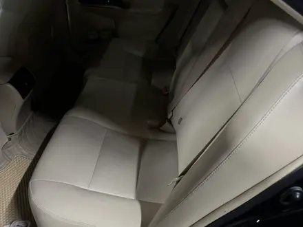 Toyota Camry 2017 года за 11 200 000 тг. в Актобе – фото 8