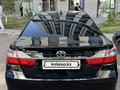 Toyota Camry 2017 года за 11 200 000 тг. в Актобе – фото 6