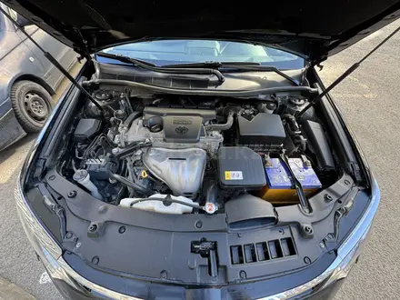 Toyota Camry 2017 года за 11 200 000 тг. в Актобе – фото 7