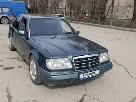 Mercedes-Benz E 280 1993 годаүшін2 100 000 тг. в Алматы