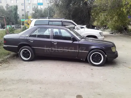 Mercedes-Benz E 200 1991 года за 2 000 000 тг. в Актобе – фото 2