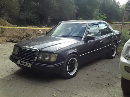 Mercedes-Benz E 200 1991 года за 2 000 000 тг. в Актобе – фото 7