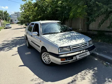 Volkswagen Vento 1993 года за 900 000 тг. в Алматы