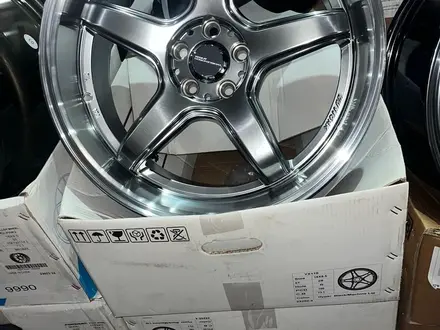 R18 5x100 8.5J (Hyper Black/Machine Lip) за 75 000 тг. в Алматы