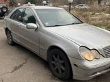 Mercedes-Benz C 200 2001 года за 2 400 000 тг. в Алматы