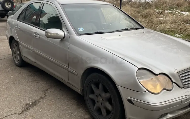 Mercedes-Benz C 200 2001 года за 2 400 000 тг. в Алматы