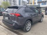 Toyota RAV4 2019 года за 11 300 000 тг. в Атырау – фото 4
