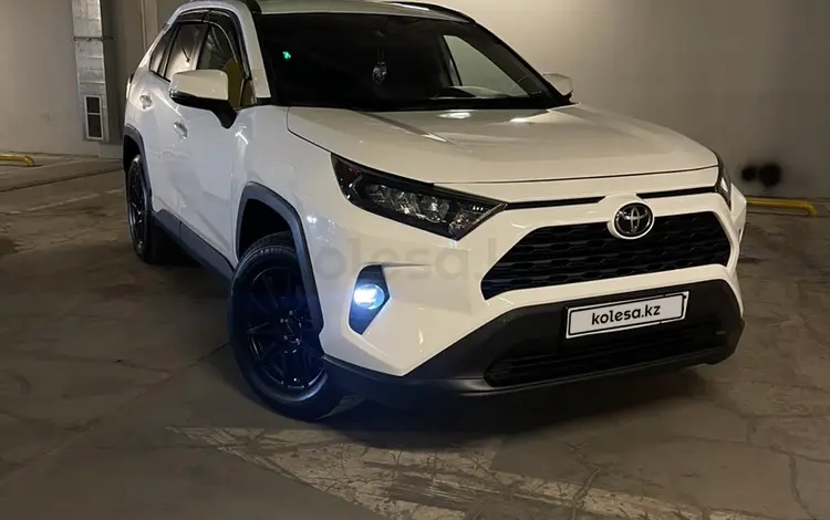 Toyota RAV4 2019 года за 16 200 000 тг. в Алматы