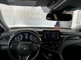 Toyota Camry 2021 года за 13 500 000 тг. в Шымкент – фото 3