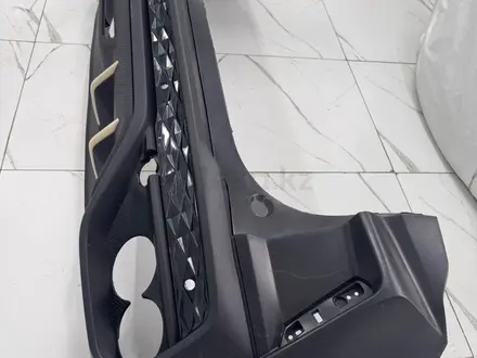 Geely coolray задний бампер карбон за 5 000 тг. в Астана