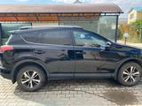 Toyota RAV4 2018 годаүшін8 800 000 тг. в Актобе – фото 4