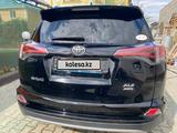 Toyota RAV4 2018 годаүшін8 800 000 тг. в Актобе – фото 5