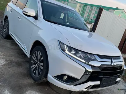 Mitsubishi Outlander 2022 годаүшін14 000 000 тг. в Актобе – фото 2