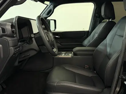 Toyota Land Cruiser Prado Prestige 2024 года за 42 500 000 тг. в Астана – фото 12