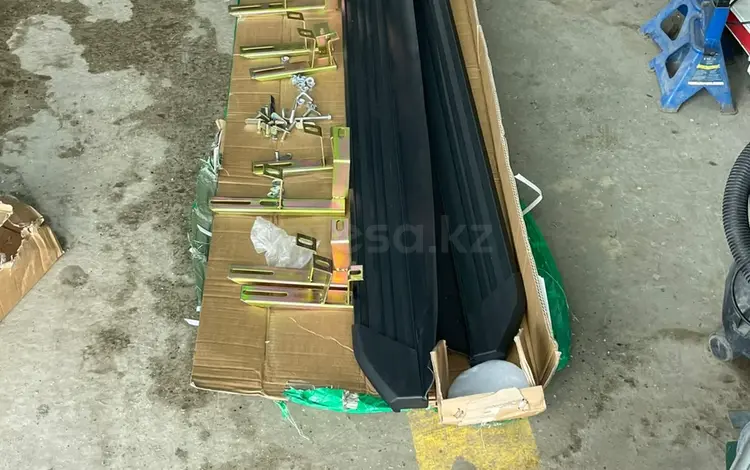 Пороги на Toyota Highlander за 85 000 тг. в Актобе