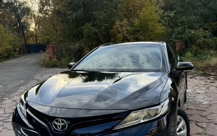 Toyota Camry 2021 года за 15 300 000 тг. в Астана