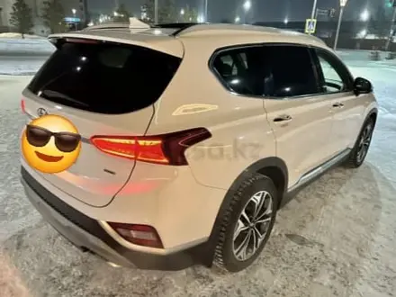 Hyundai Santa Fe 2019 года за 15 200 000 тг. в Астана – фото 15