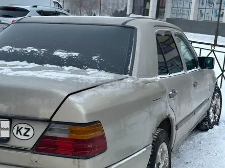 Mercedes-Benz E 260 1985 года за 700 000 тг. в Караганда – фото 3