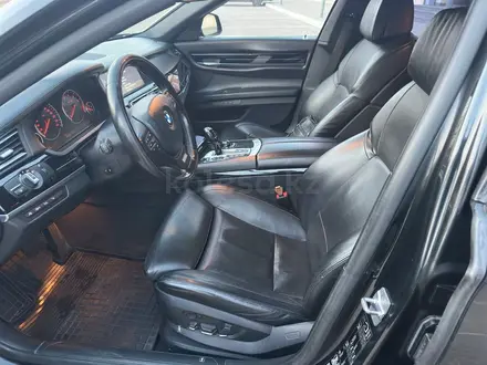 BMW 750 2012 года за 11 500 000 тг. в Астана – фото 18