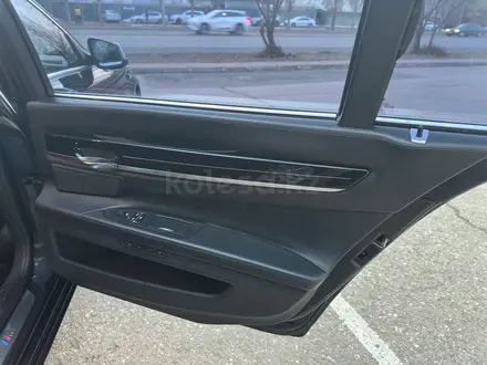 BMW 750 2012 года за 11 500 000 тг. в Астана – фото 17