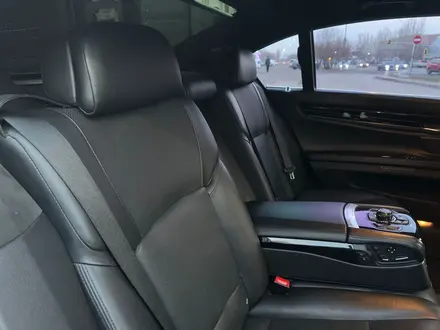 BMW 750 2012 года за 11 500 000 тг. в Астана – фото 31