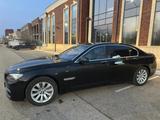 BMW 750 2012 года за 10 500 000 тг. в Астана – фото 2