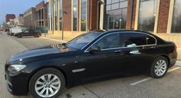 BMW 750 2012 года за 10 500 000 тг. в Астана – фото 2