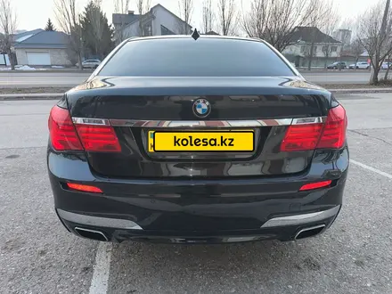 BMW 750 2012 года за 11 500 000 тг. в Астана – фото 10