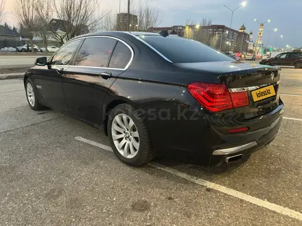 BMW 750 2012 года за 11 500 000 тг. в Астана – фото 8