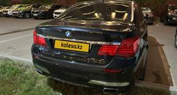 BMW 750 2012 года за 11 500 000 тг. в Астана – фото 2