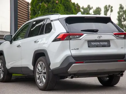 Toyota RAV4 Luxe+ 2025 года за 22 000 000 тг. в Алматы – фото 3