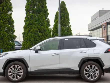Toyota RAV4 Luxe+ 2025 года за 22 000 000 тг. в Алматы – фото 4