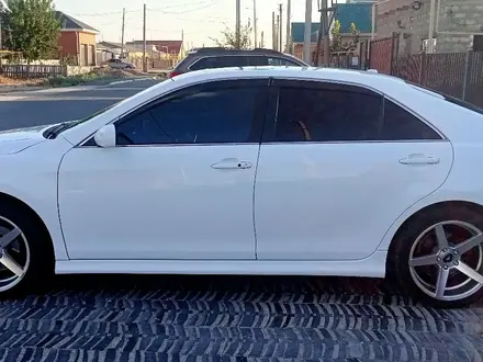 Toyota Camry 2010 года за 8 200 000 тг. в Атырау – фото 2