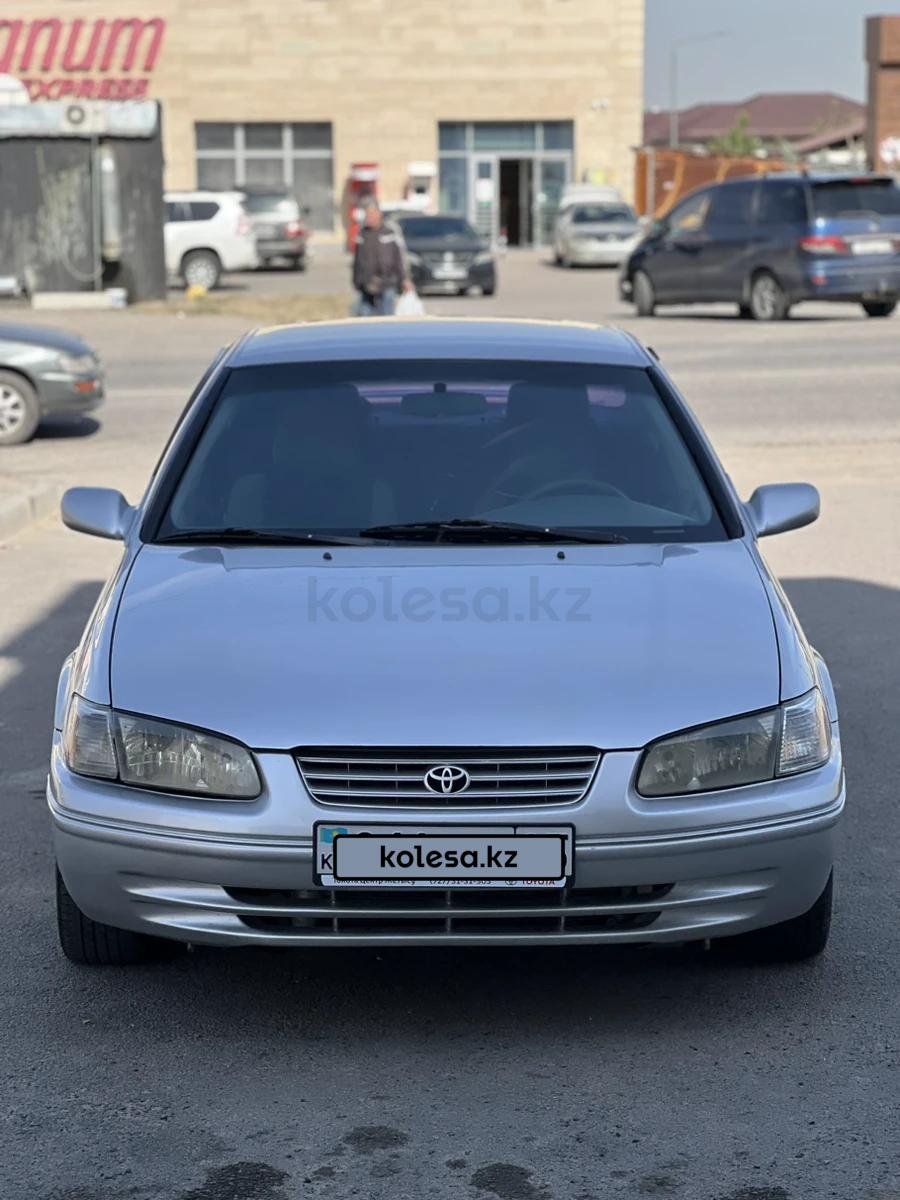 Toyota Camry 2000 г.