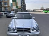Mercedes-Benz E 240 1998 года за 2 750 000 тг. в Алматы