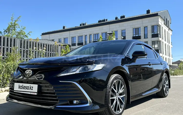 Toyota Camry 2023 года за 15 900 000 тг. в Атырау